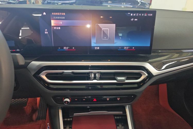 BMW 3 Series 2023 صورة سيارة #13