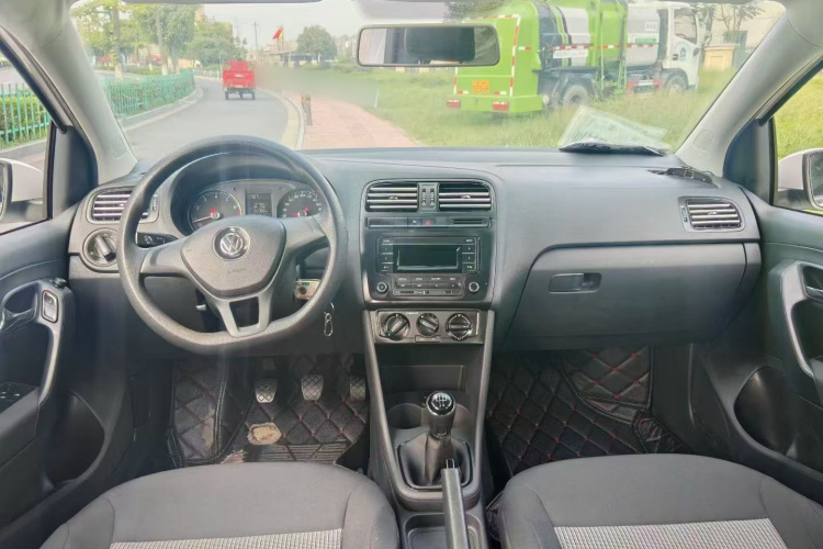 Volkswagen Polo 2017 car image #10