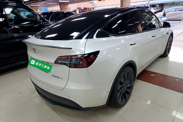 Tesla Model Y 2024 #7 Tesla Model Y 2024 car image #7