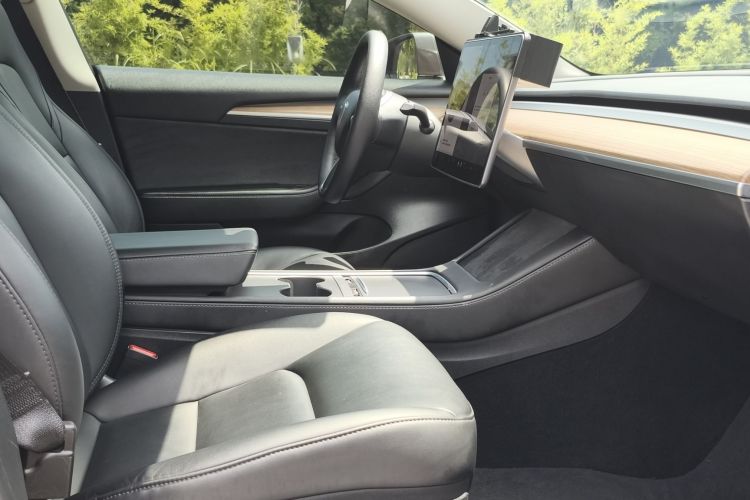 Tesla Model 3 2021 car image #24