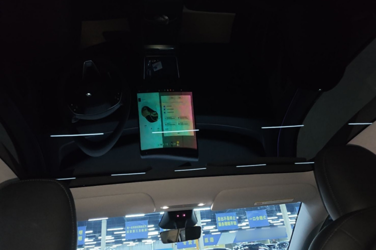 Tesla Model Y 2025 #18 Tesla Model Y 2025 car image #18