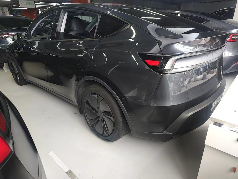 Tesla Model Y 2025 #2 Tesla Model Y 2025 car image #2