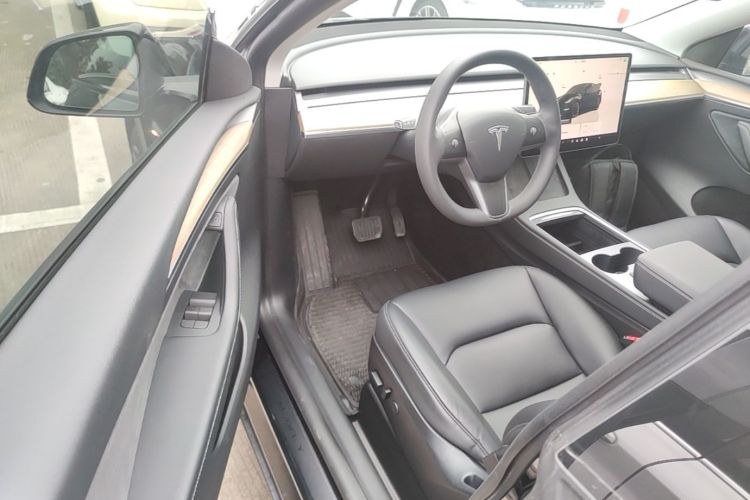 Tesla Model Y 2023 #16 Tesla Model Y 2023 car image #16