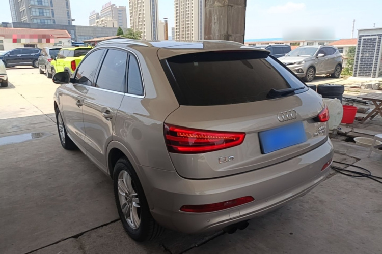 Audi Q3 2016 car image #5