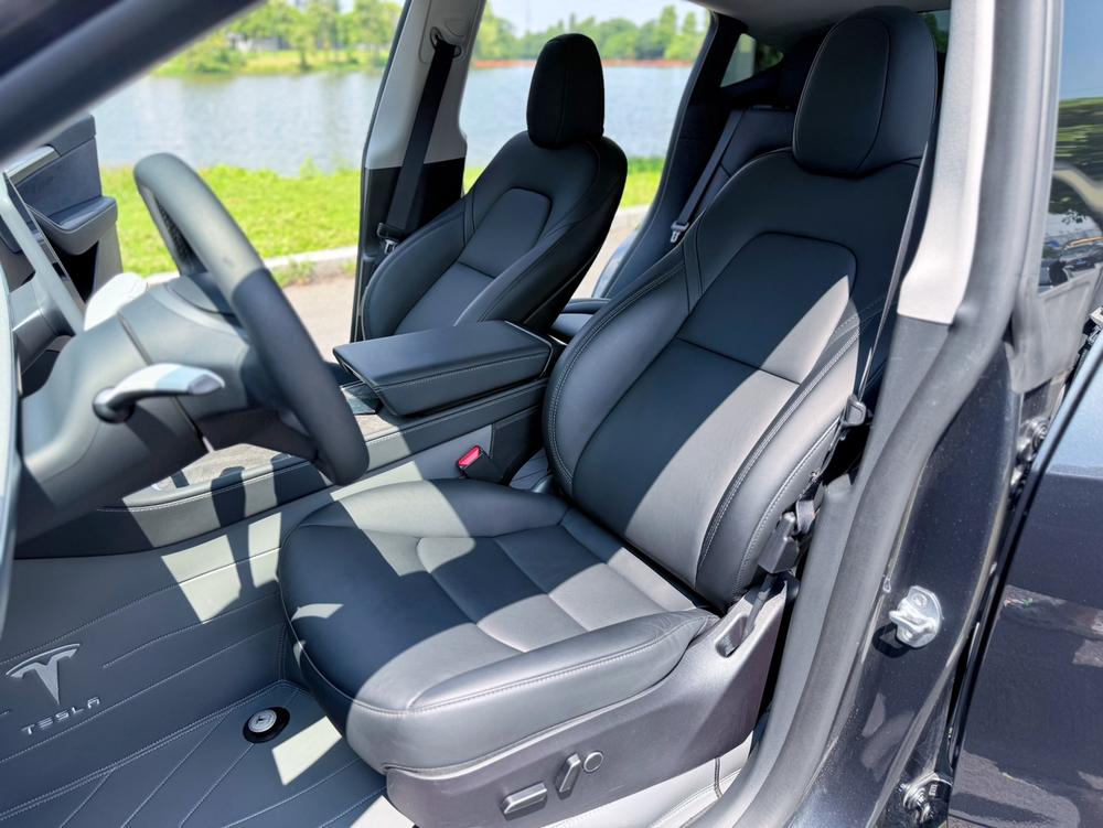 Tesla Model Y 2024 #13 Tesla Model Y 2024 car image #13