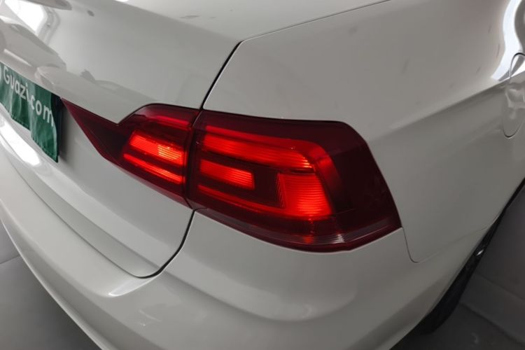 Volkswagen Santana 2018 car image #8