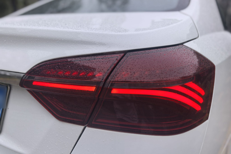 GEELY Emgrand 2020 car image #12