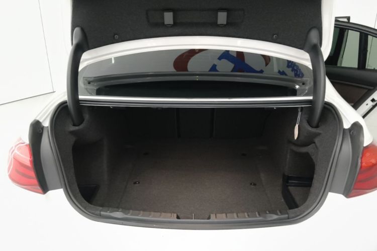 BMW 3 Series 2018 #19 BMW 3 Series 2018 car image #19