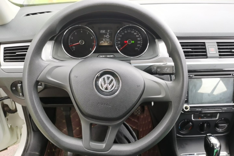 Volkswagen Bora 2016 car image #15