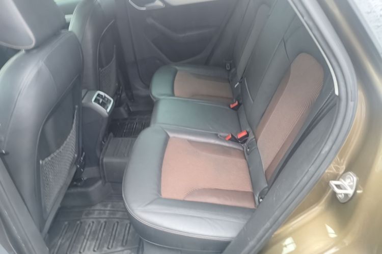 Audi Q3 2016 car image #17