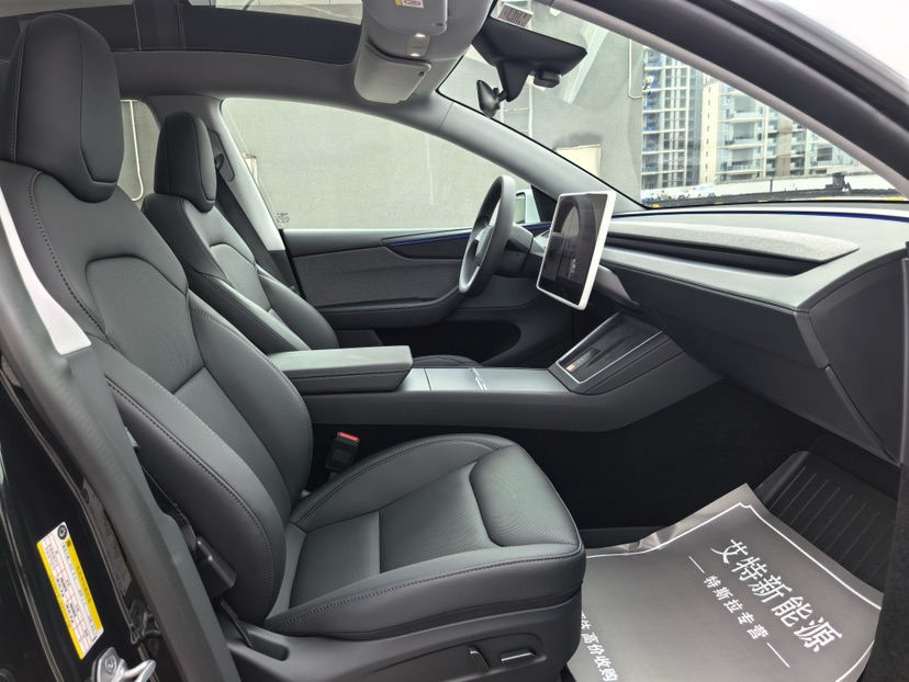 Tesla Model Y 2025 صورة سيارة #7