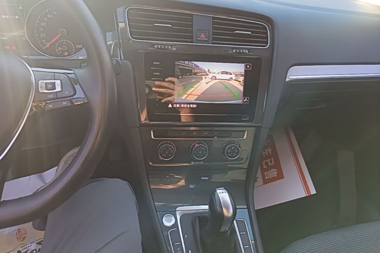 Volkswagen Golf 2020 car image #13