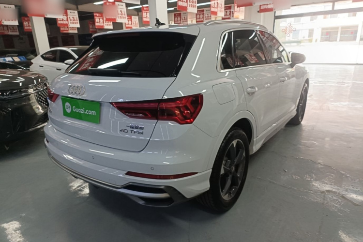Audi Q3 2019 car image #7