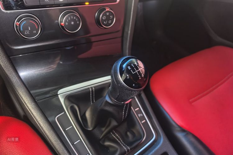 Volkswagen Golf 2017 car image #16