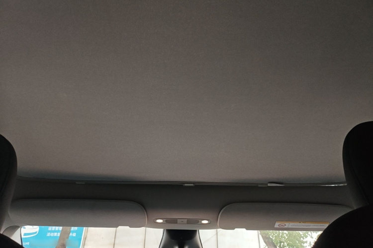 Tesla Model Y 2022 immagine di auto #19