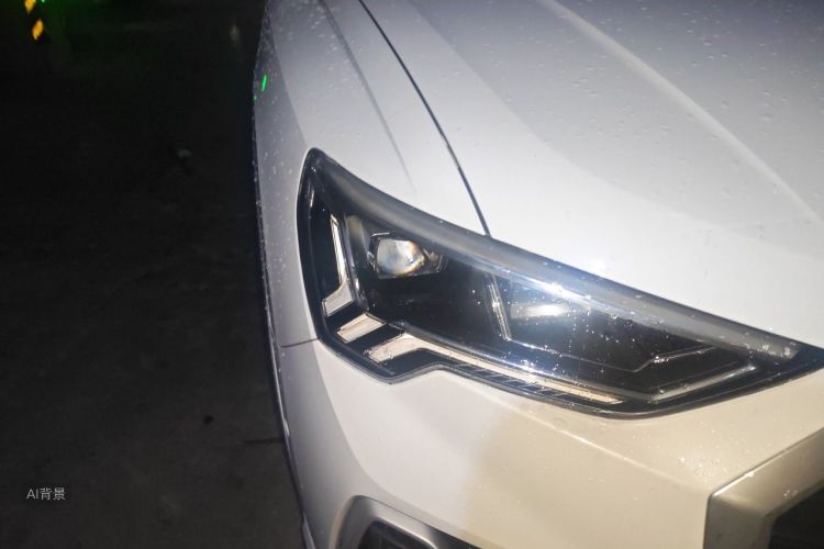 Audi Q3 2020 car image #8