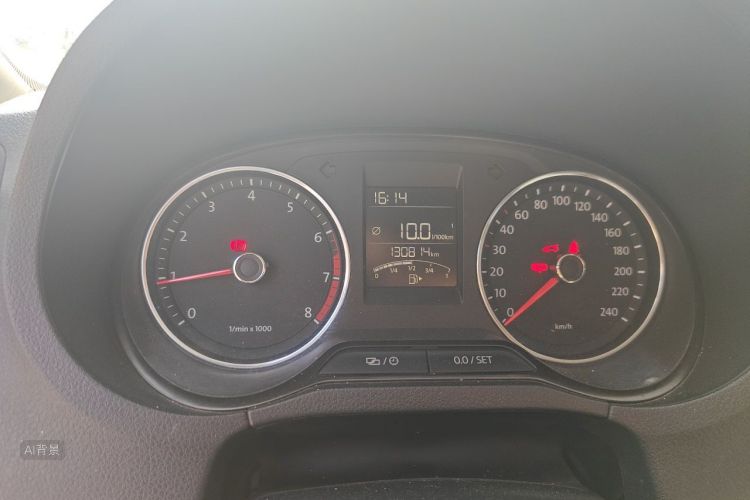 Volkswagen Polo 2015 car image #13