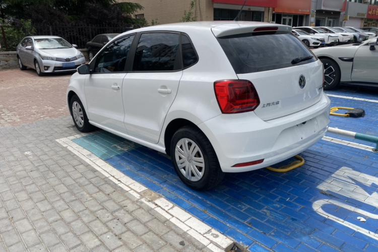 Volkswagen Polo 2016 car image #6