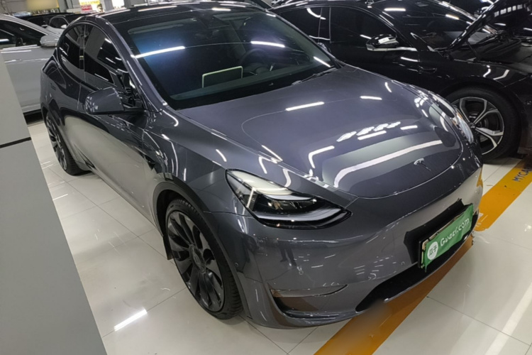 Tesla Model Y 2023 immagine di auto #4