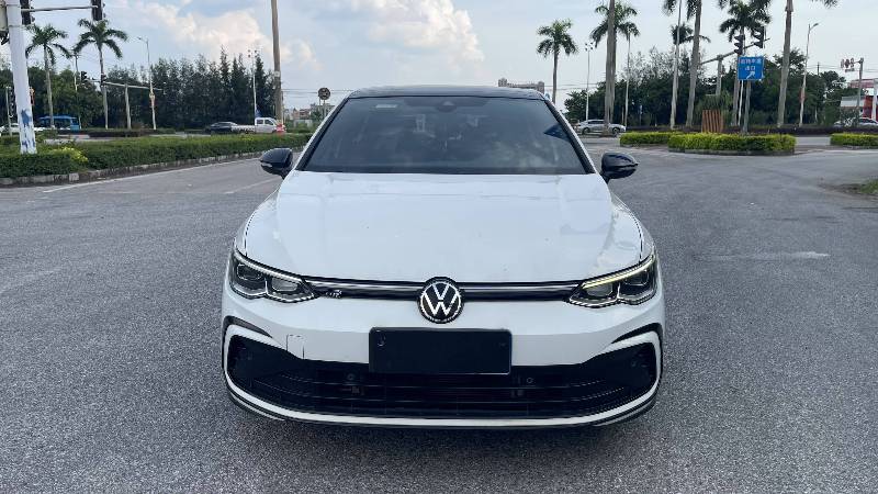 Volkswagen Golf 2020 car image #2