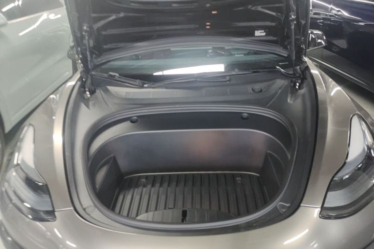 Tesla Model 3 2023 car image #22