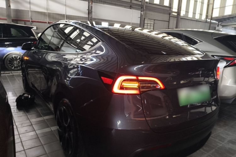 Tesla Model Y 2022 immagine di auto #5