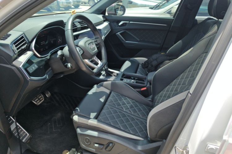 Audi Q3 2024 car image #15