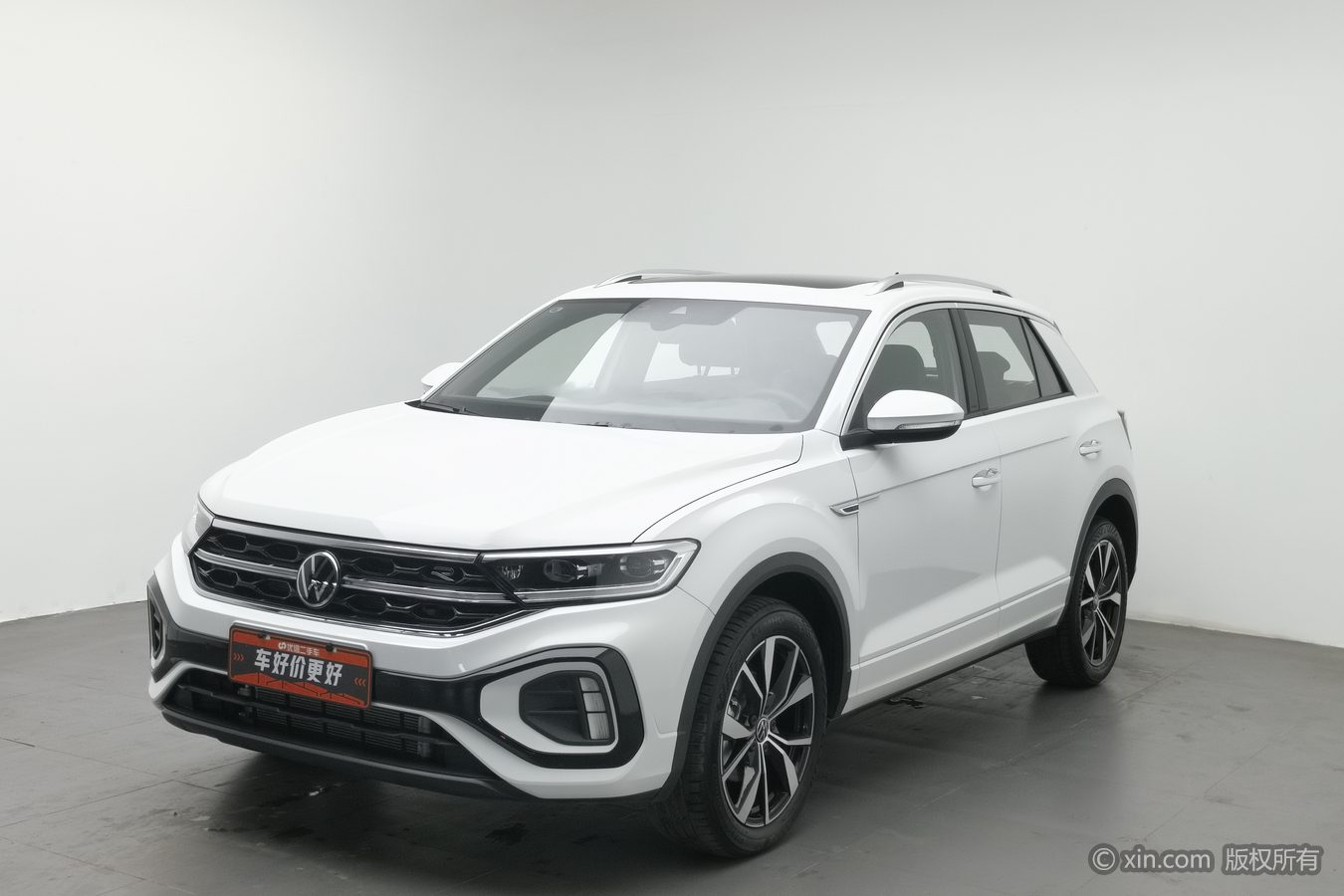 Volkswagen T-Roc 2025 car image #2