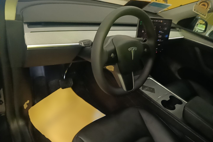 Tesla Model Y 2025 imagem de carro #10