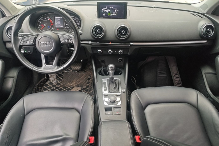 Audi A3 2018 immagine di auto #10