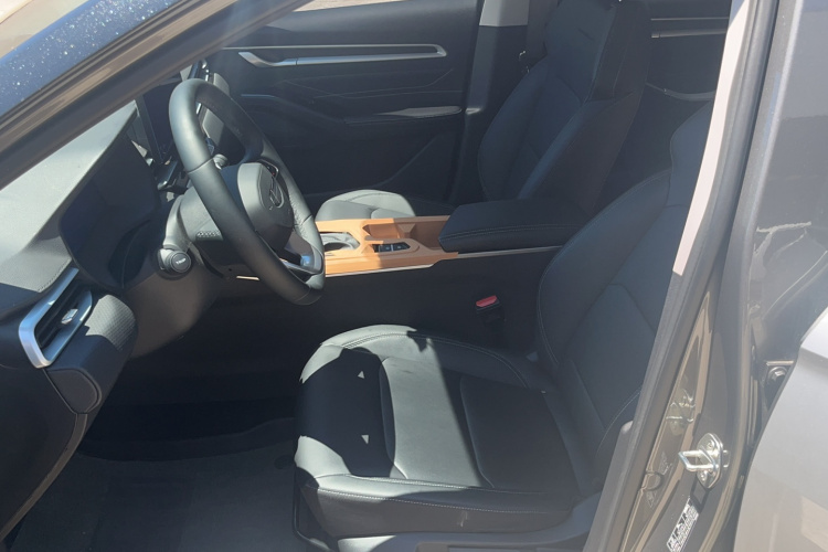GEELY Emgrand 2026 car image #13