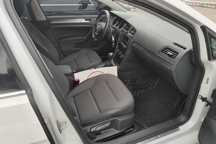 Volkswagen Golf 2017 car image #24