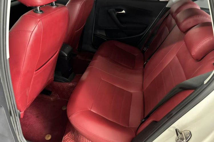 Volkswagen Polo 2019 car image #17