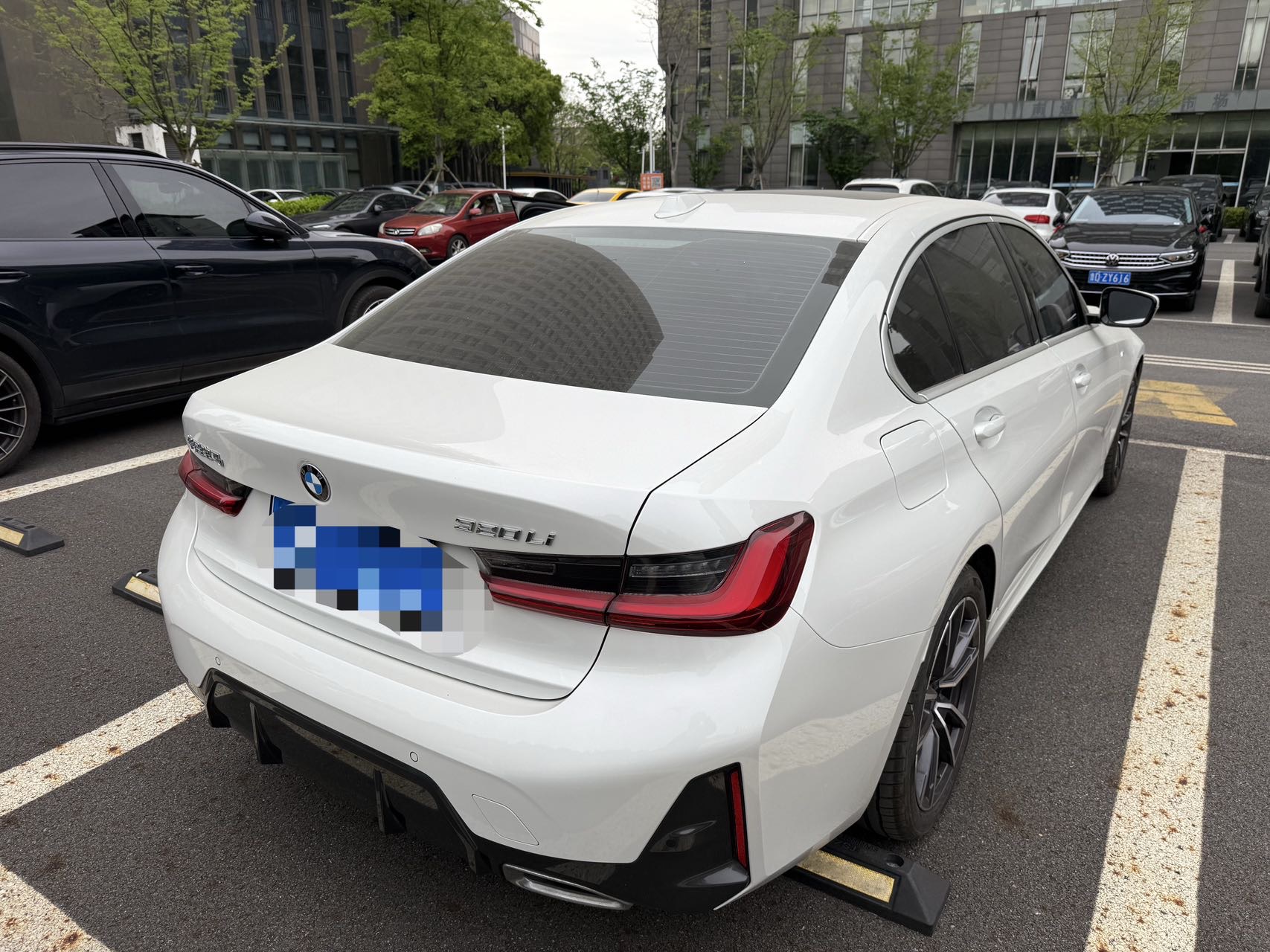 BMW 3 Series 2023 immagine di auto #7