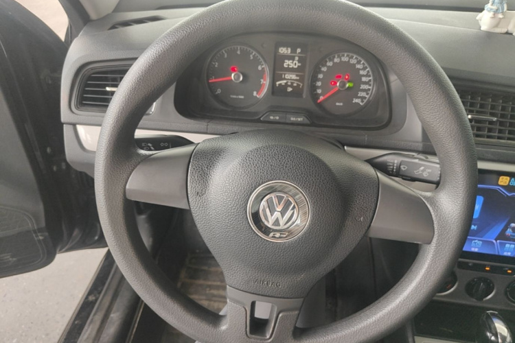 Volkswagen Lavida 2017 car image #11