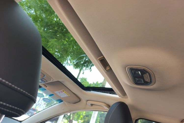 GEELY Emgrand 2018 car image #18