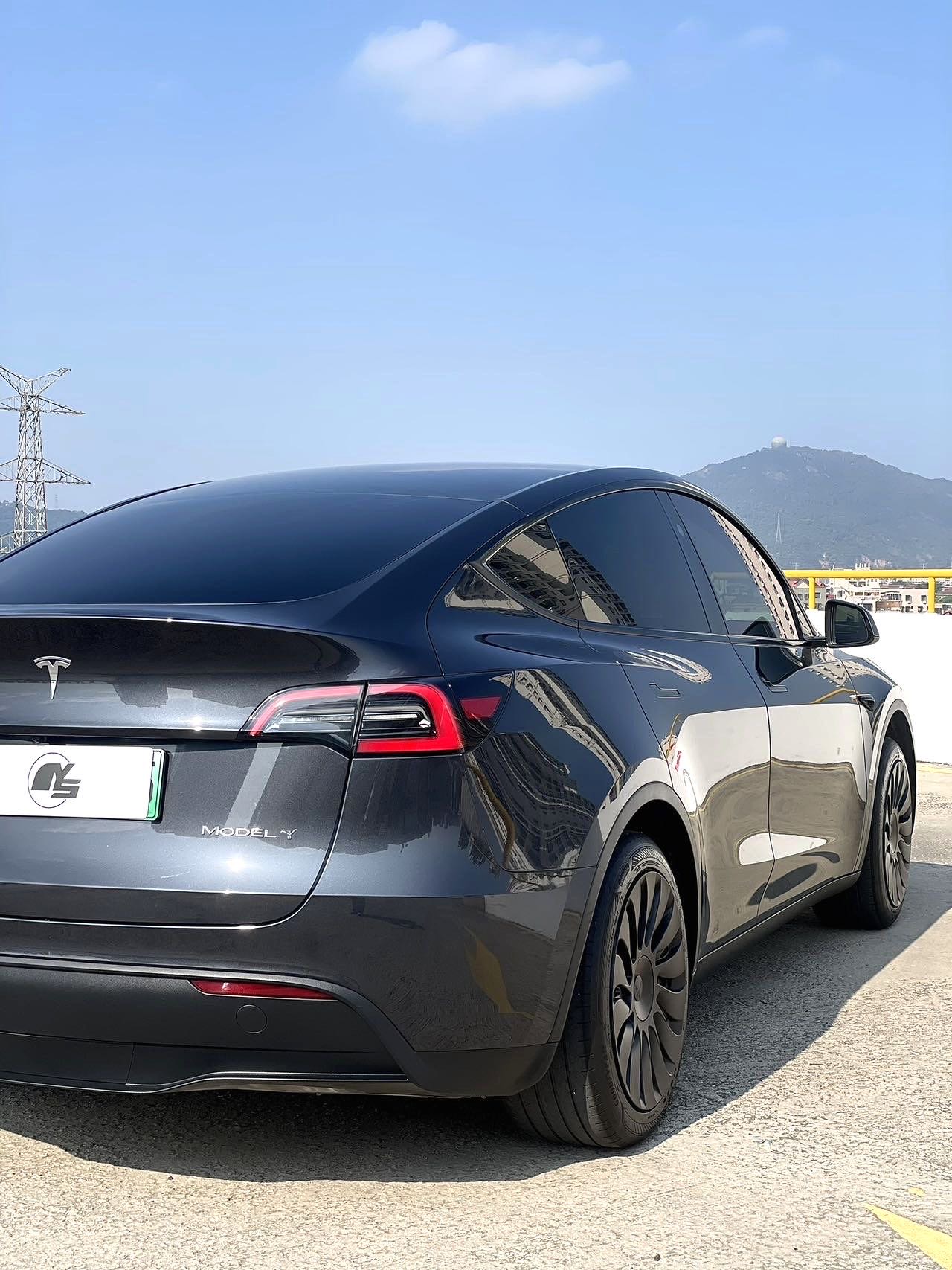 Tesla Model Y 2025 car image #6