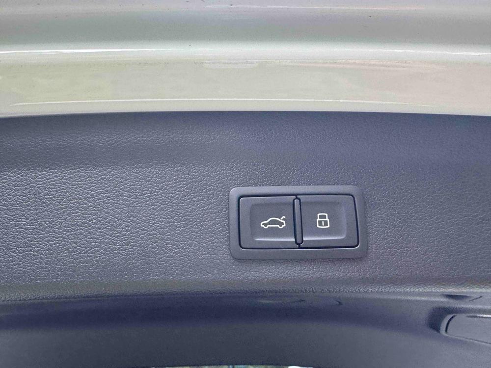 Audi Q3 2023 car image #17