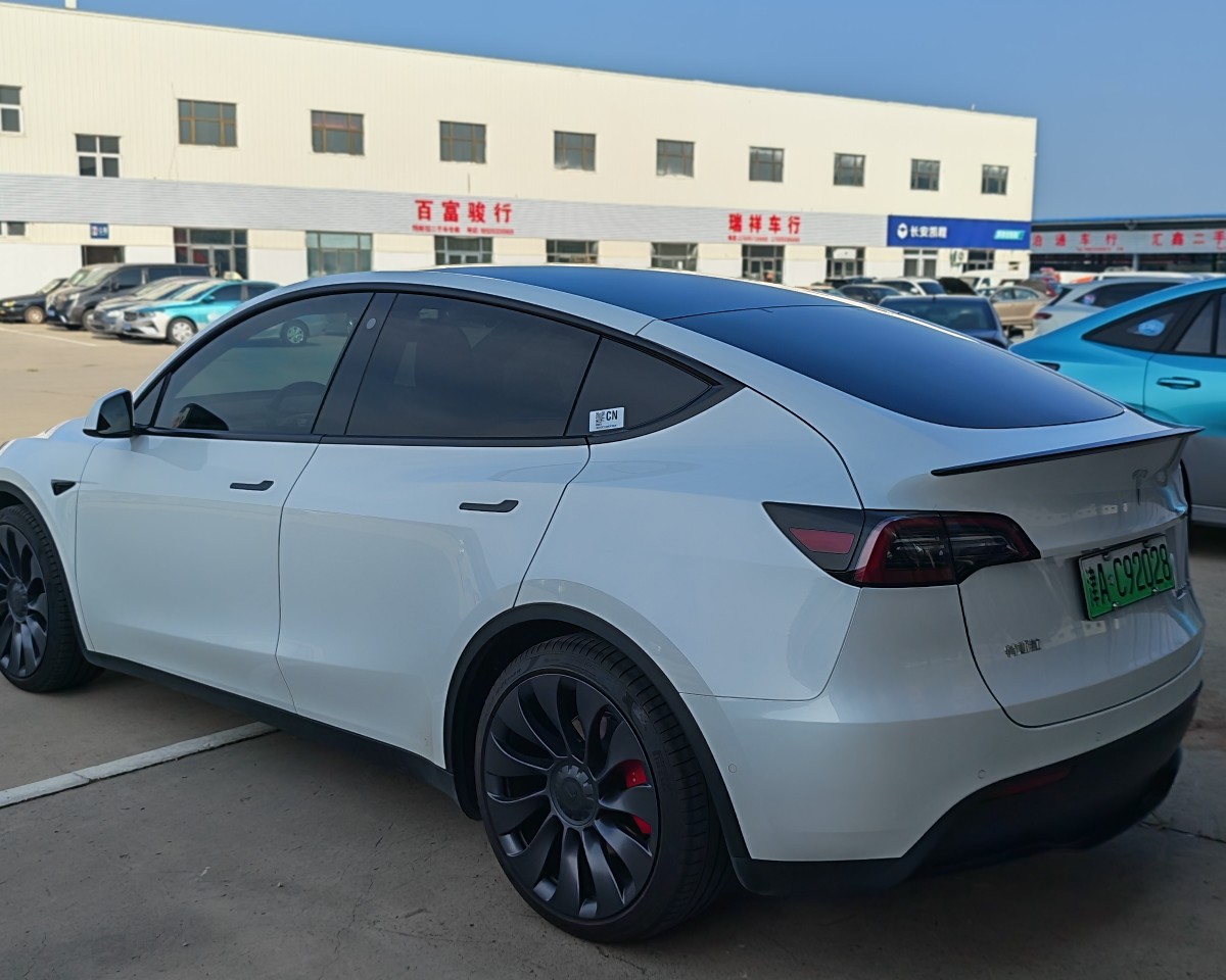 Tesla Model Y 2022 car image #3