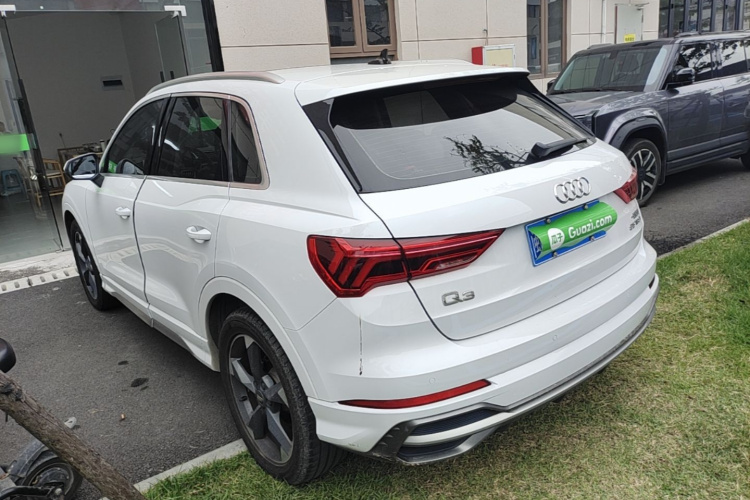 Audi Q3 2020 car image #5