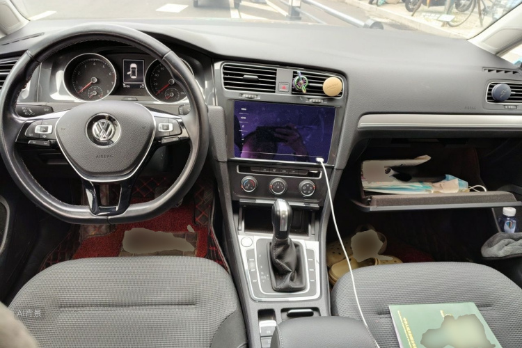 Volkswagen Golf 2020 car image #11