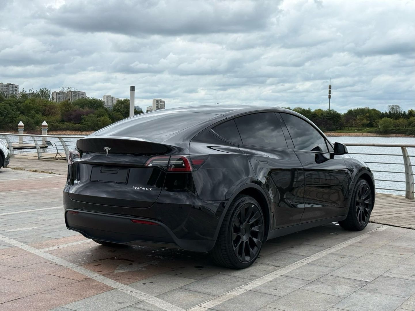 Tesla Model Y 2022 #11 Tesla Model Y 2022 car image #11
