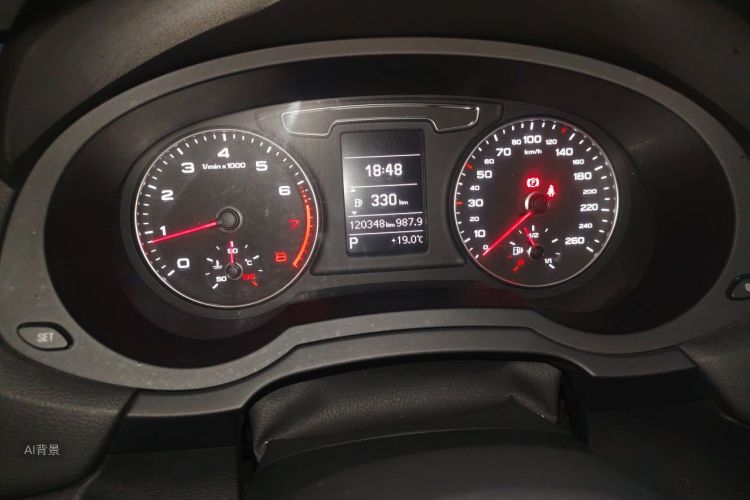 Audi Q3 2017 car image #14