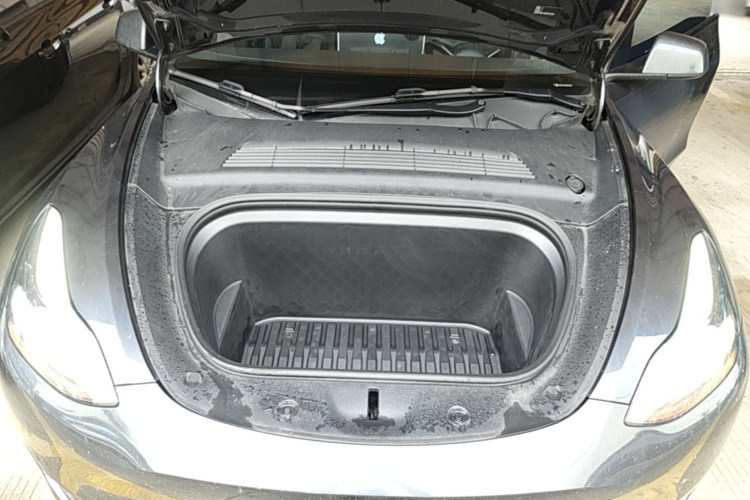 Tesla Model Y 2024 car image #20