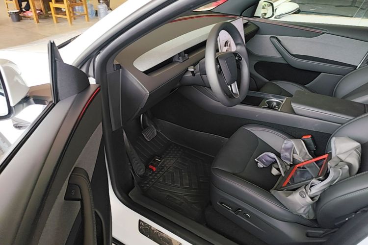 Tesla Model Y 2026 #16 Tesla Model Y 2026 car image #16