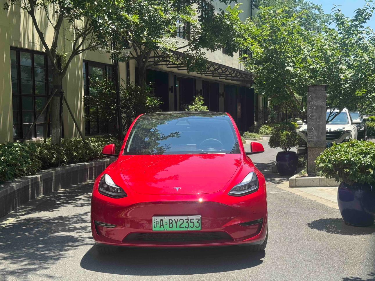 Tesla Model Y 2023 #2 Tesla Model Y 2023 car image #2
