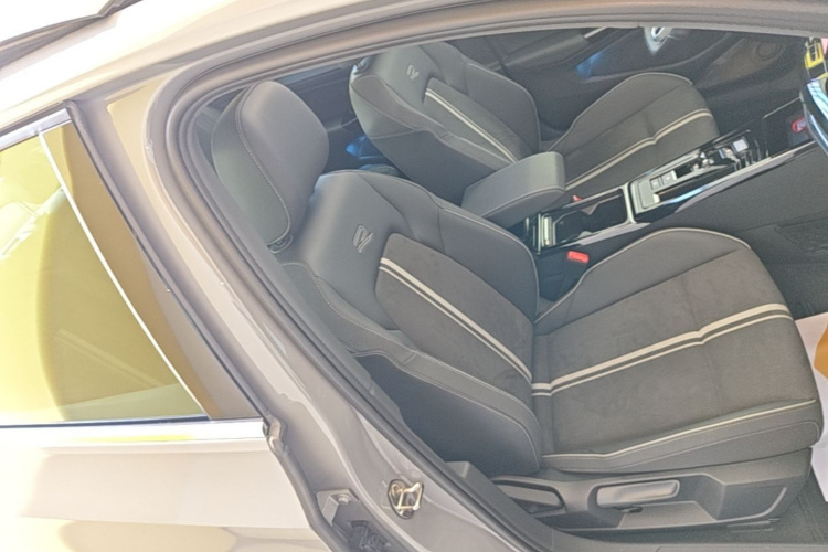 Volkswagen Golf 2024 car image #24