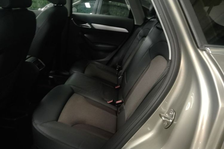 Audi Q3 2018 car image #17