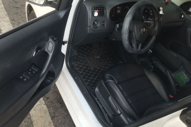 Volkswagen Polo 2019 car image #9