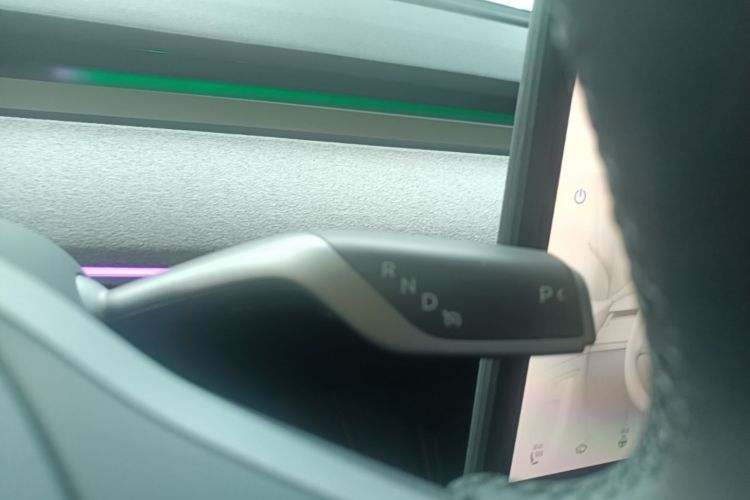 Tesla Model Y 2024 #14 Tesla Model Y 2024 car image #14